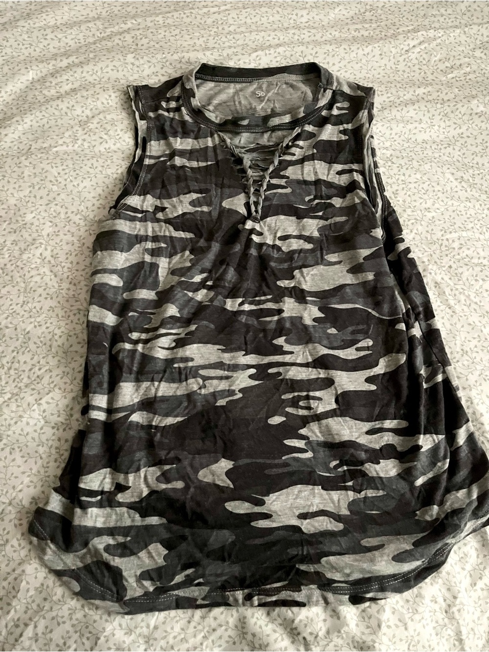 SO Camo Lace-Up Sleeveless Tank Top - Gray & Black